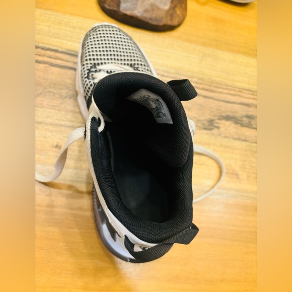 Nike Lebron James Witness Bball sneaker (youth) - Picture 13 of 15